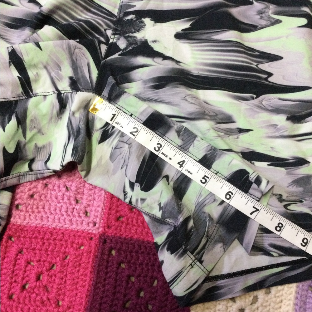 Mens Lululemon Athletica Shorts XL - Picture 8 of 9